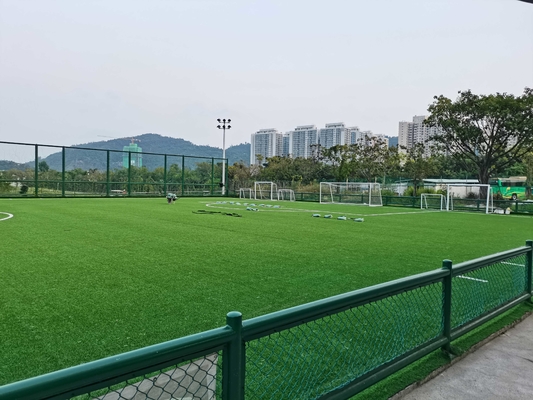 CHINA 70mm Kunstmatige Gras van het Voetbal het Synthetische Gras &amp; Sporten het Vloeren leverancier
