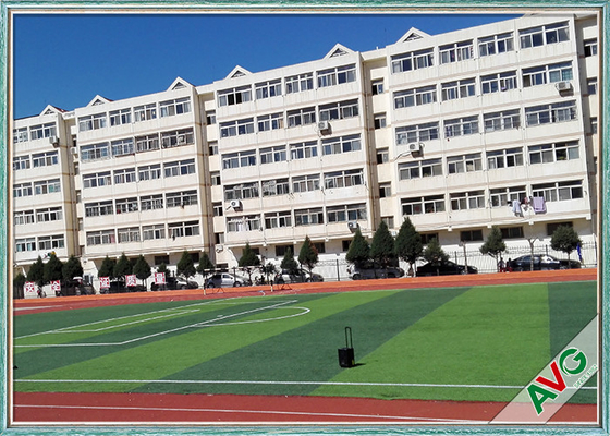 CHINA 60mm kan het Synthetische Gras van de Hoogtevoetbal u zelfs veronderstellen, het Gras van de Voetbalhoogte leverancier