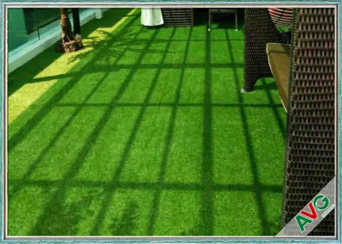 Synthetische Gras van het woonplaatsen het Openlucht Kunstmatige Gras voor Kinderverzorgingsfaciliteiten 0
