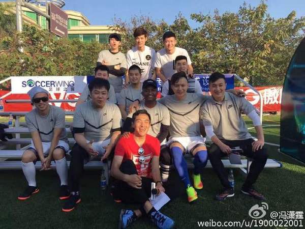 laatste bedrijfsnieuws over Feng Xiaoting Charity Football Game hield gisteren, Wijdend Liefde aan de Toekomst van de Voetbal van China  0