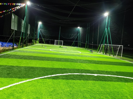 CHINA Hoog - dichtheid 55mm Voetbal Kunstmatig Gras met Schokstootkussen leverancier