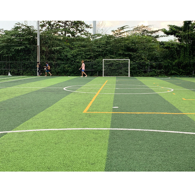 CHINA Van de de Vloer het Openluchtvoetbal van het sportentapijt Kunstmatige Gras pp + Linon Steun leverancier