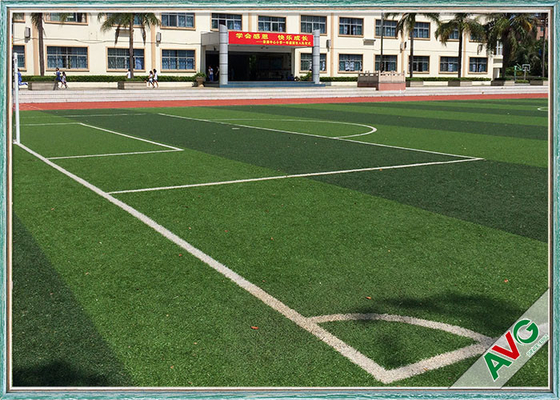 CHINA Opmerkelijk Vlot Voetbal Kunstmatig Gras/Gras100% Rekupereerbaar Materiaal leverancier