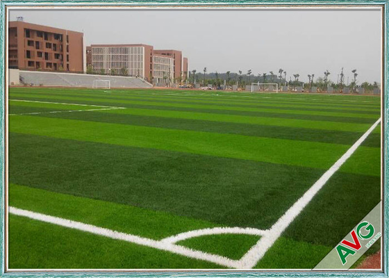 CHINA Het hoge de Voetbal Kunstmatige Gras 100% van de Slijtageweerstand recycleerde Milieuvriendelijk leverancier