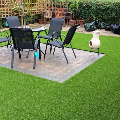 Hoge 50mm - het Tapijttuin van het dichtheids het Groene Gras Plastic Modelleren leverancier
